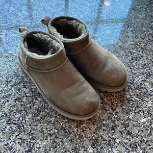 Ultra mini 2, size 7. Green uggs